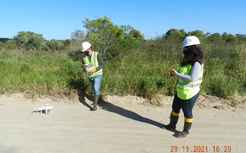 2021_11_29_PAEST_FIGURA_19_COLABORADOR_EQUIPE_ARTERIS_REALIZANDO_DECOLAGEM_DRONE